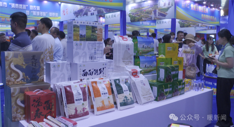 鄂爾多斯千余種優(yōu)質(zhì)農(nóng)副產(chǎn)品集中亮相，展現(xiàn)草原特色與產(chǎn)業(yè)活力